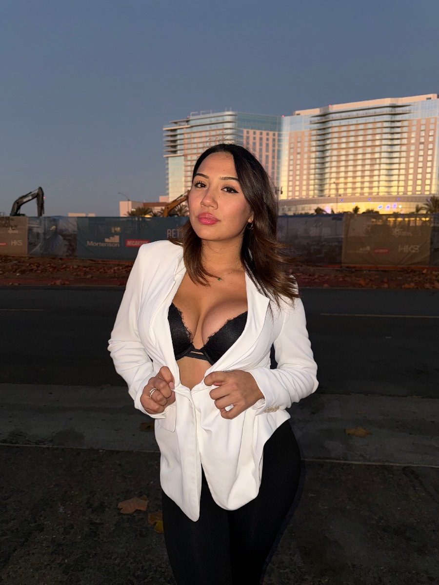 Take a pause and enjoy Ali Cruz — streaming from El Paso