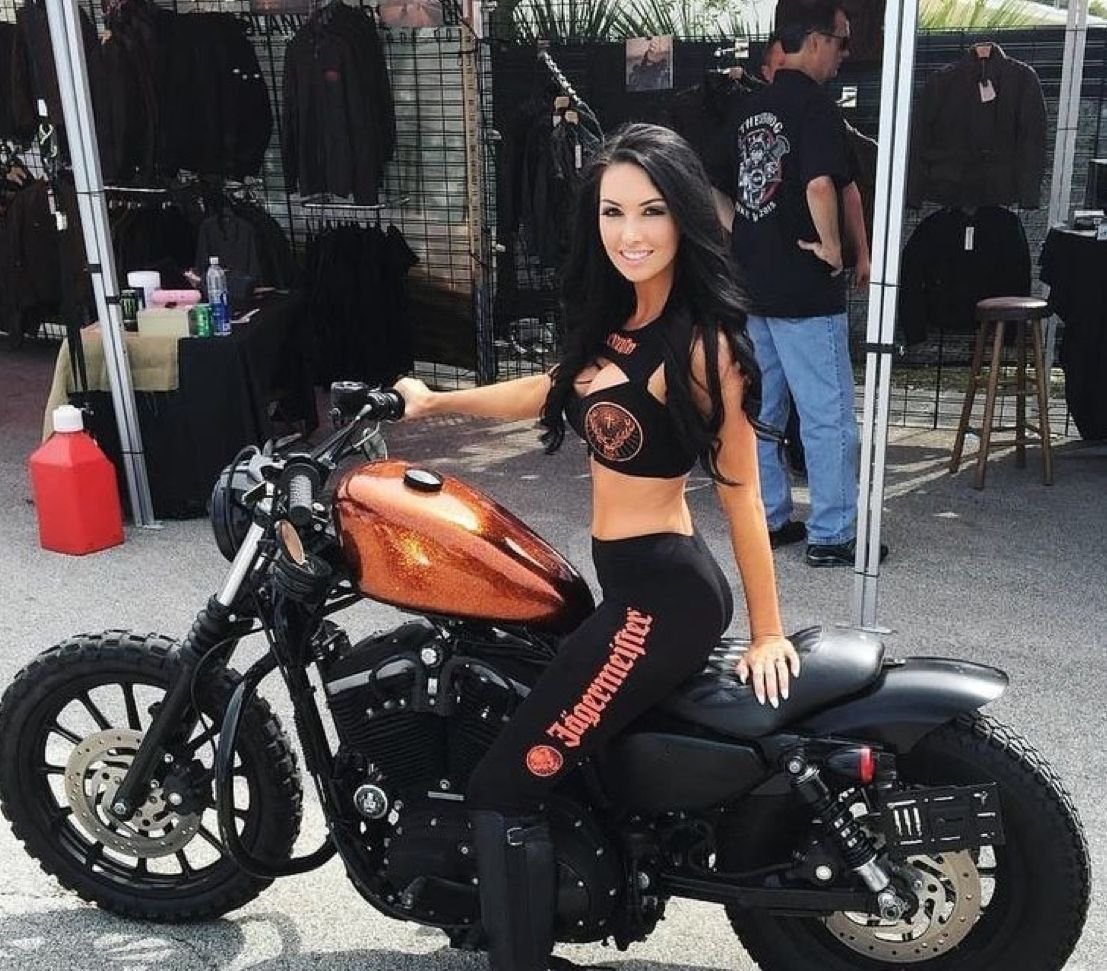 Beautiful girls and bikes in El Paso
