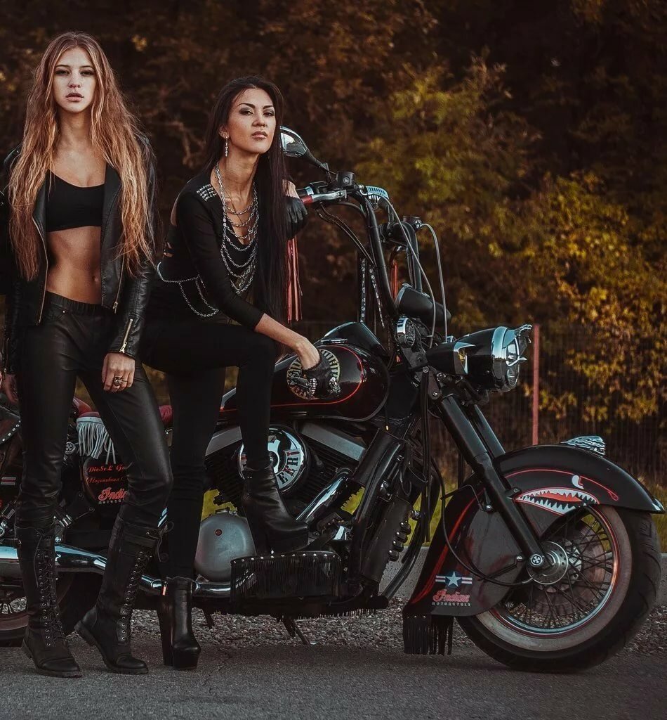 Beautiful girls and bikes in El Paso