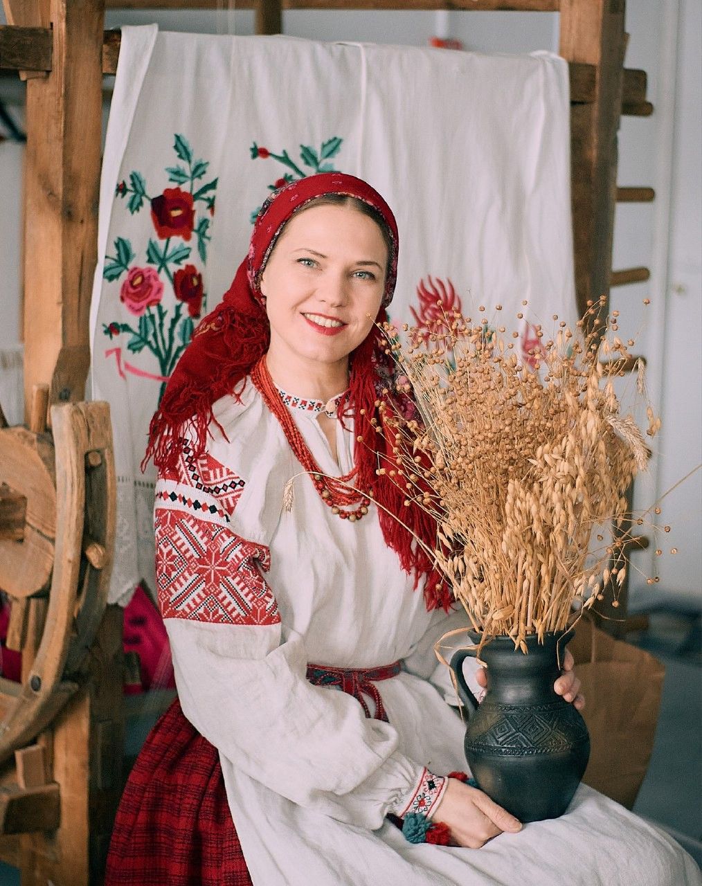 Women in Slavic costumes in El Paso