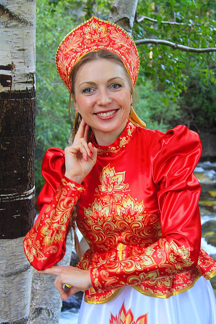Women in Slavic costumes in El Paso