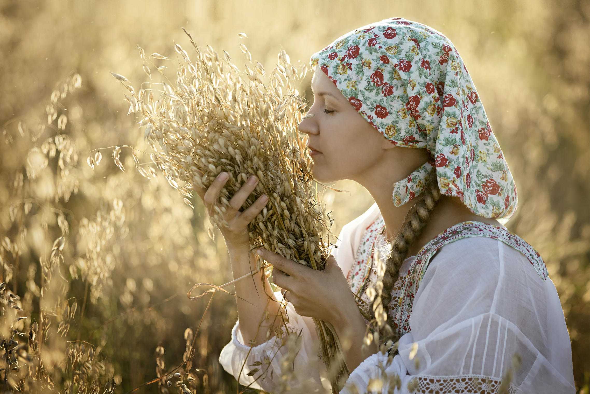Photo Women in Slavic costumes in El Paso