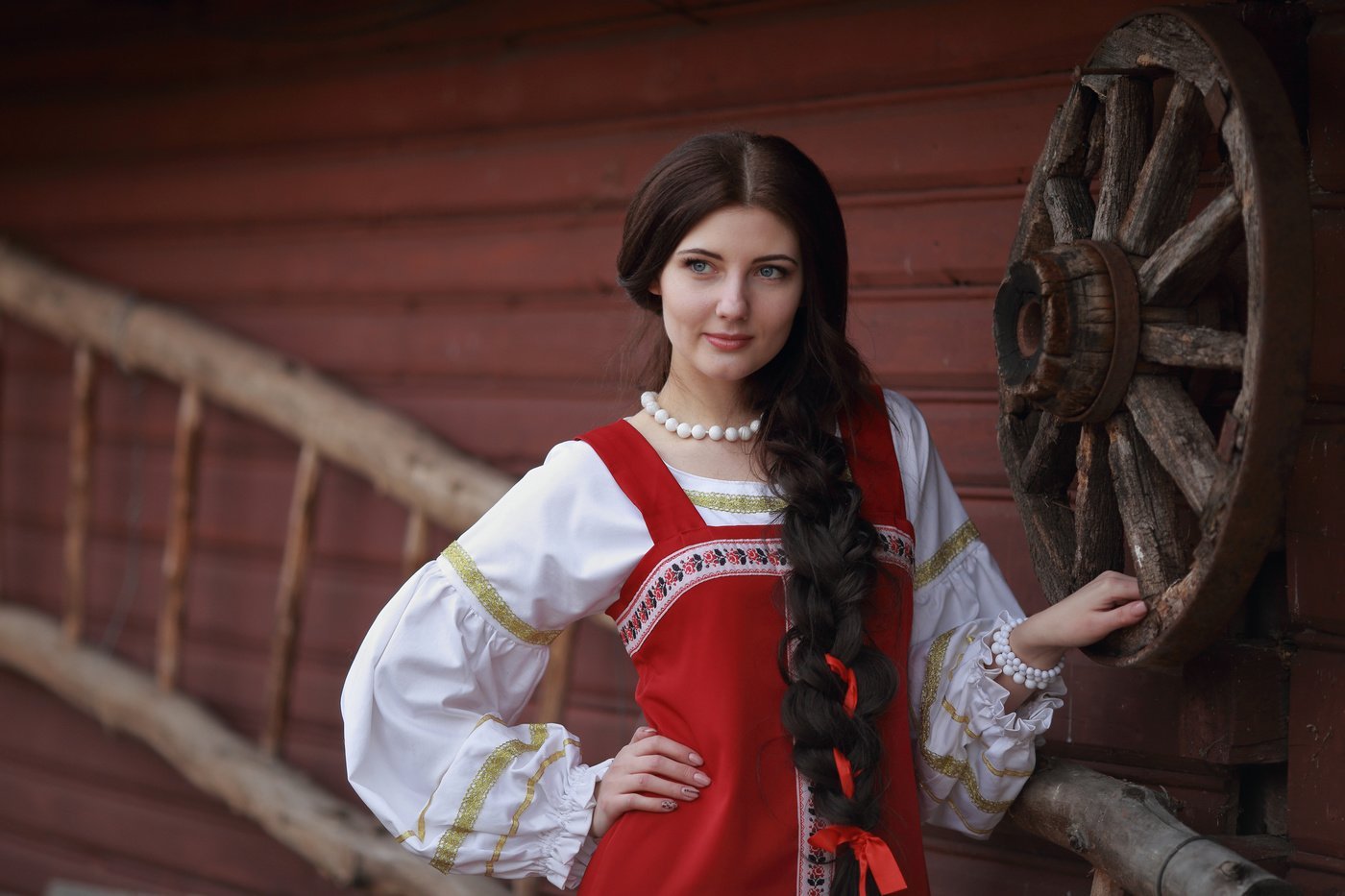 Girls in Slavic costumes in El Paso